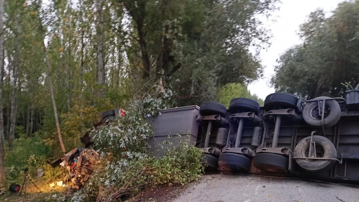 Čtyři mrtví po nehodě kamionu a tří osobních vozů na Slovensku